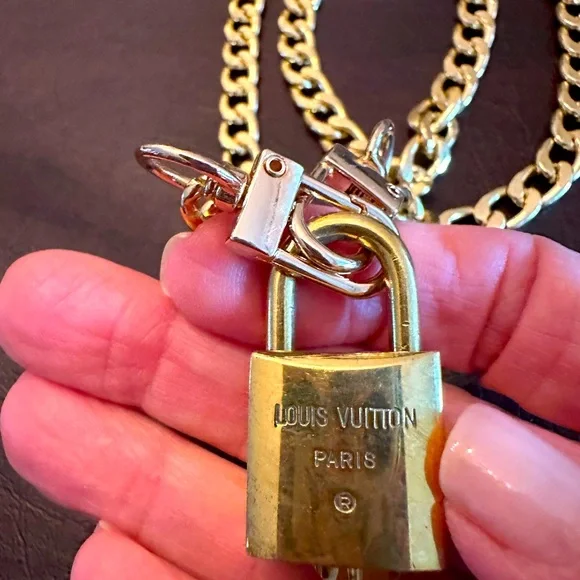 RARE Authentic LV lock key 223 - Picture 2 of 4